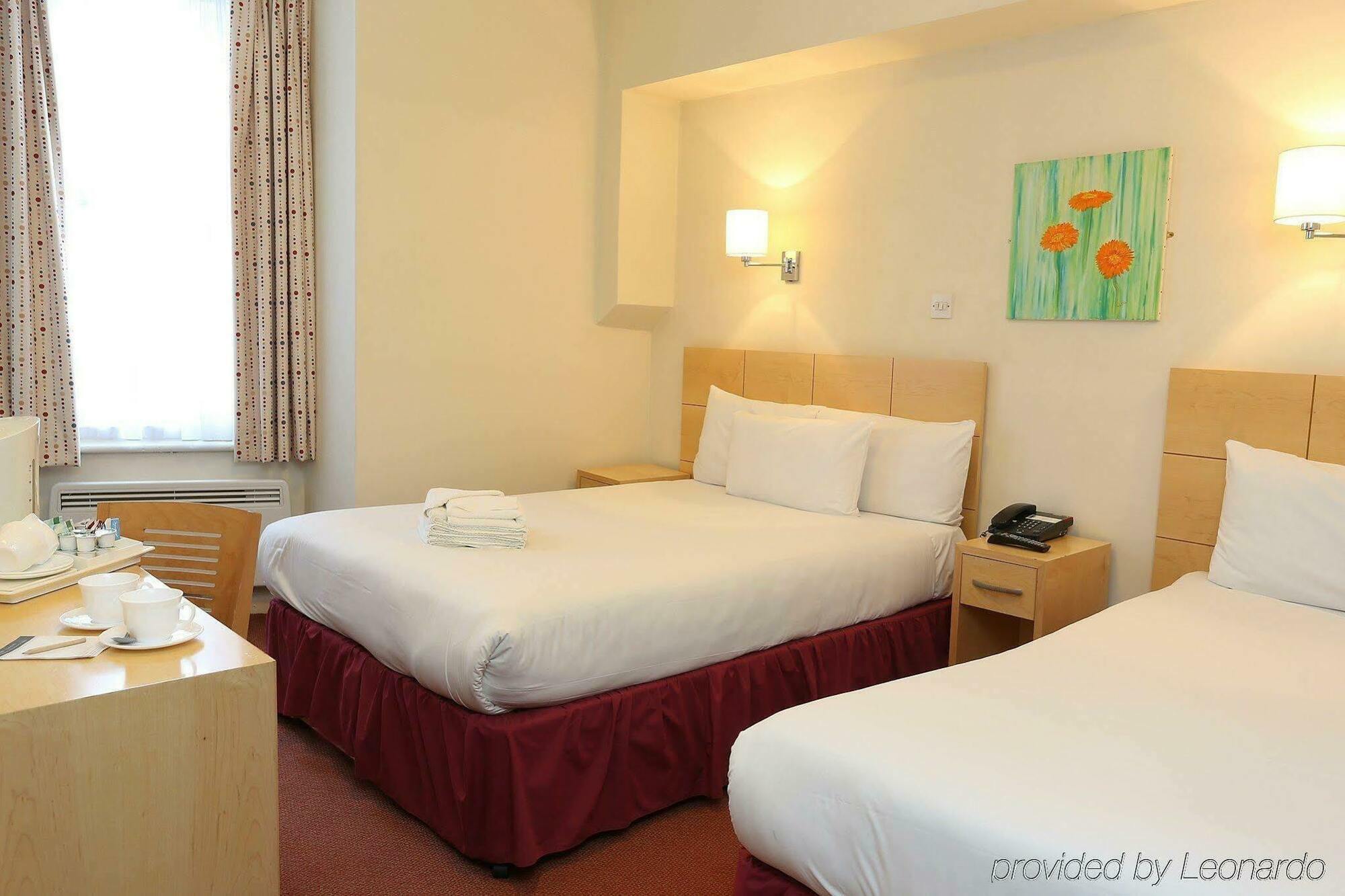 Oliver Plaza Hotel London Bagian luar foto